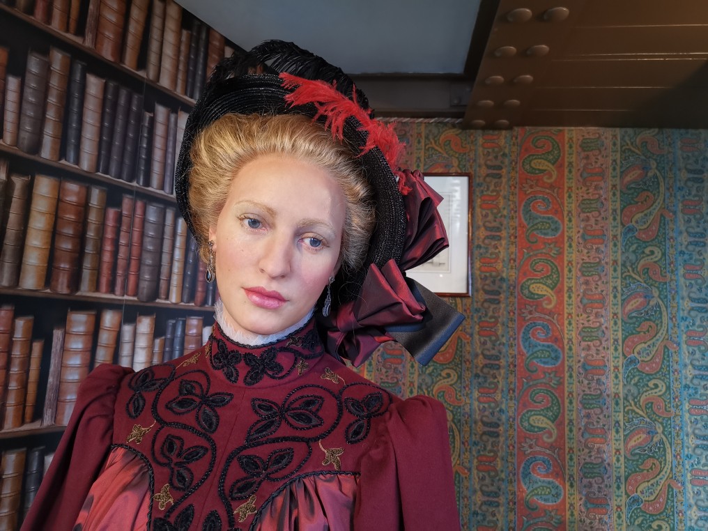 Statue de cire de Claire Eiffel